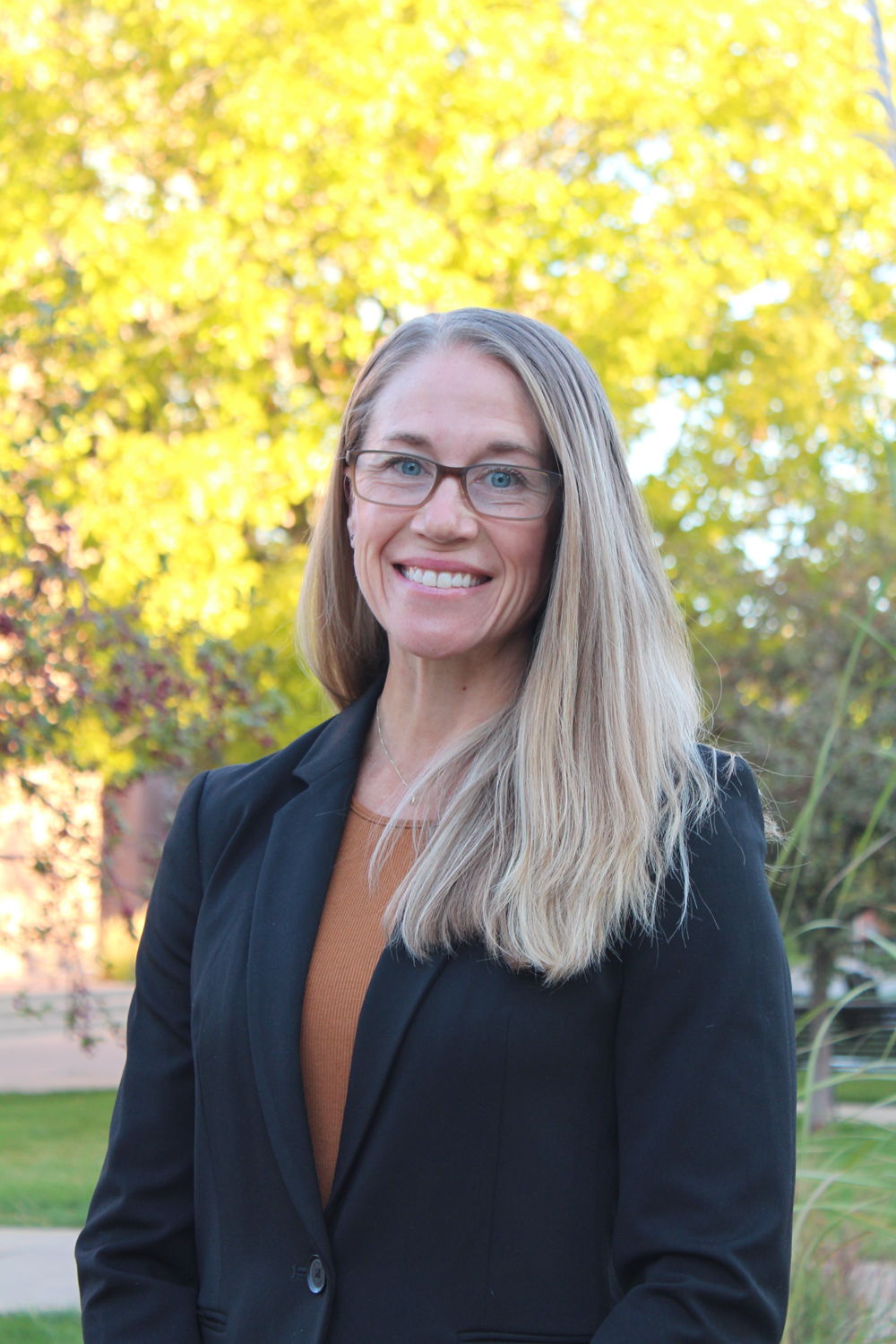 Dr. Hinrichs-Kinney headshot.