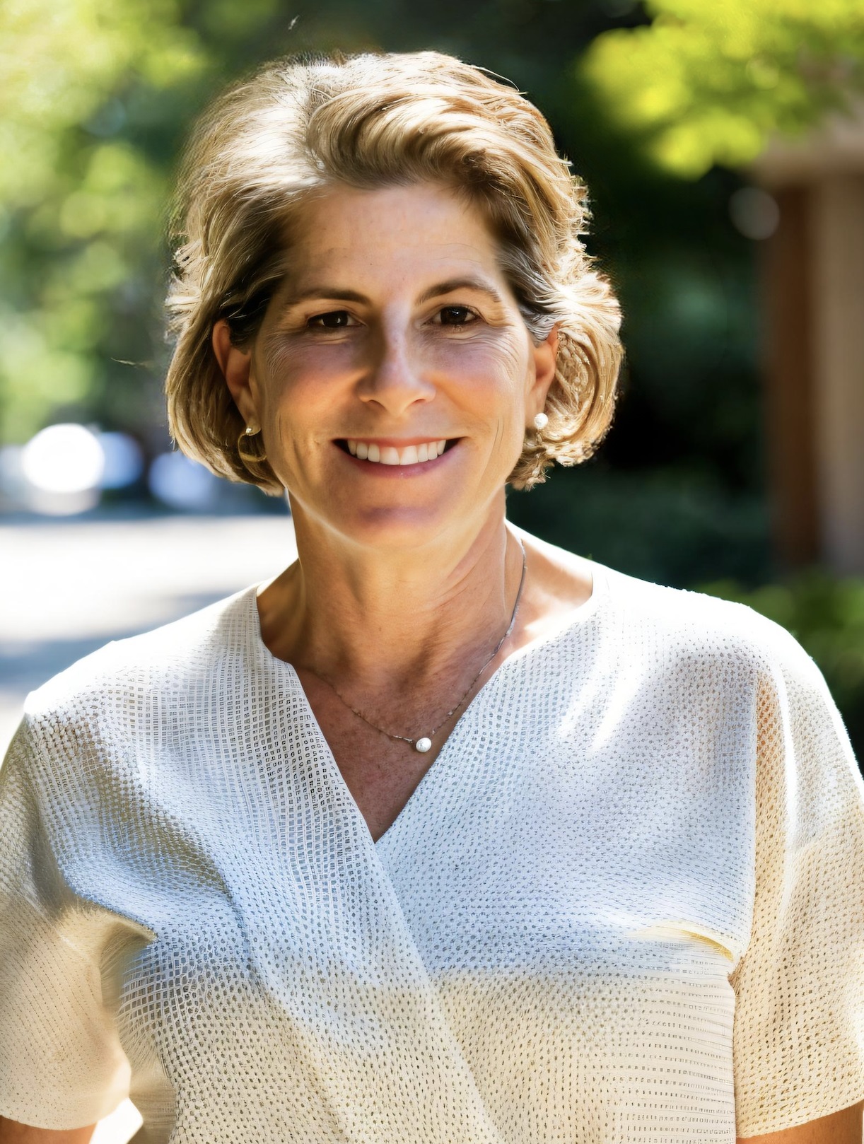 Headshot of Dr. Lisa Brenner.