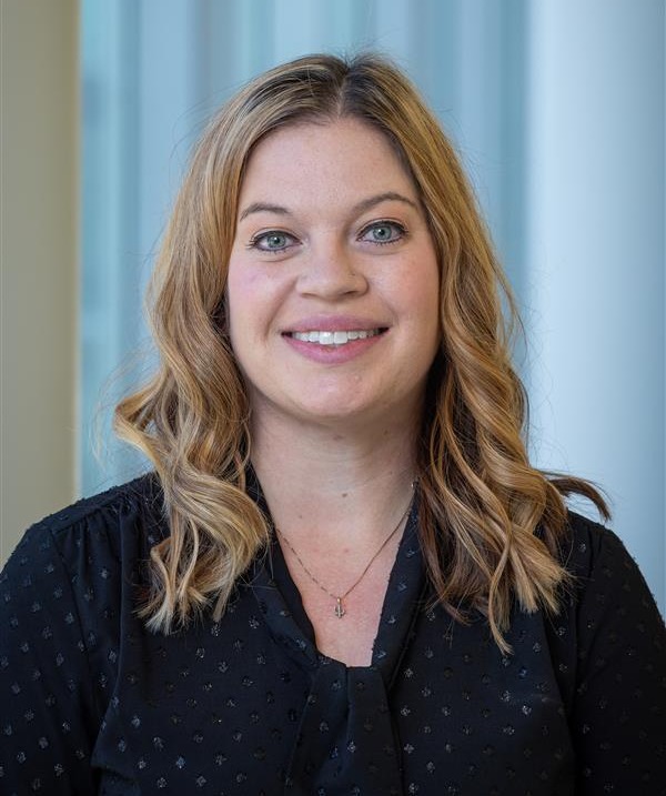 Nicole Becker headshot