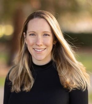 Caitlin Bell headshot