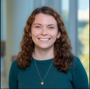 Emily Larson Headshot