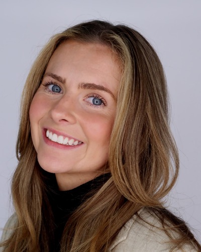 Claire Groves headshot
